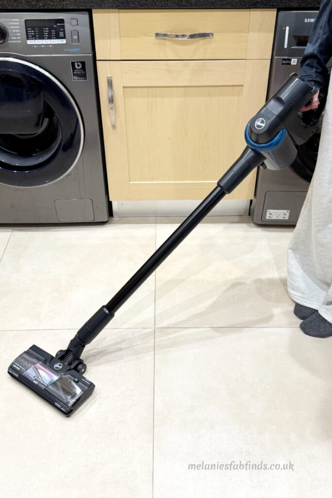 Hoover Cordless Vacuum Cleaner with Anti Hair Wrap