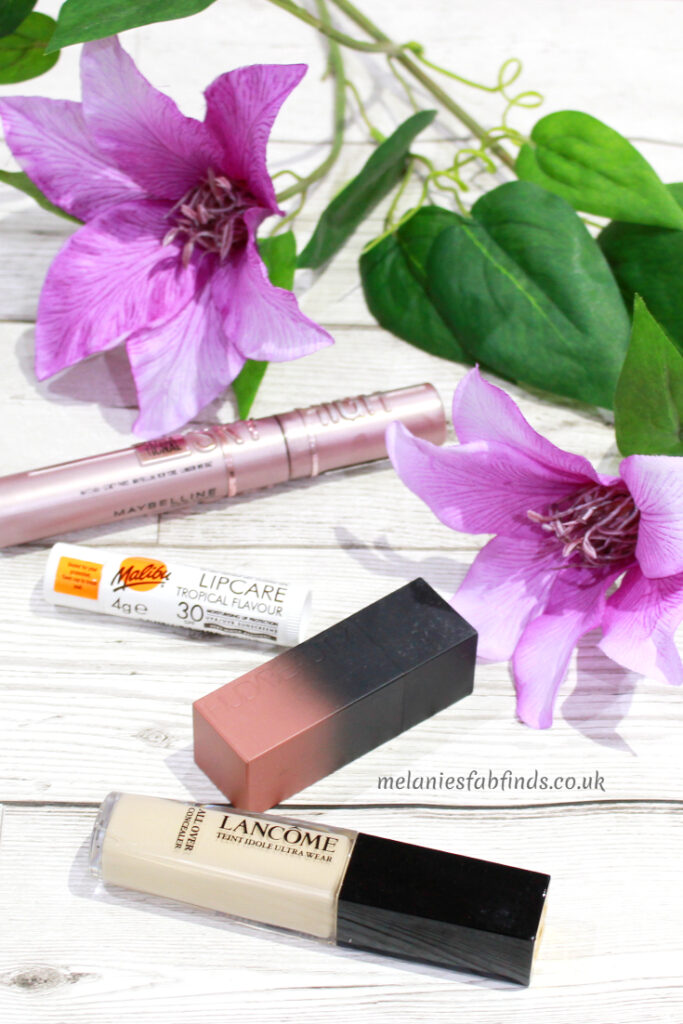 Holiday Beauty Essentials: What You Really Need to Pack